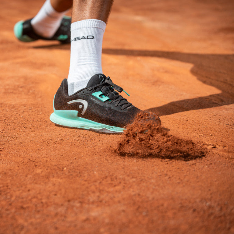 The Head Sprint Pro 3.5 Clay Tennis and padel shoes for men in black on a clay court available at GSM Sports.